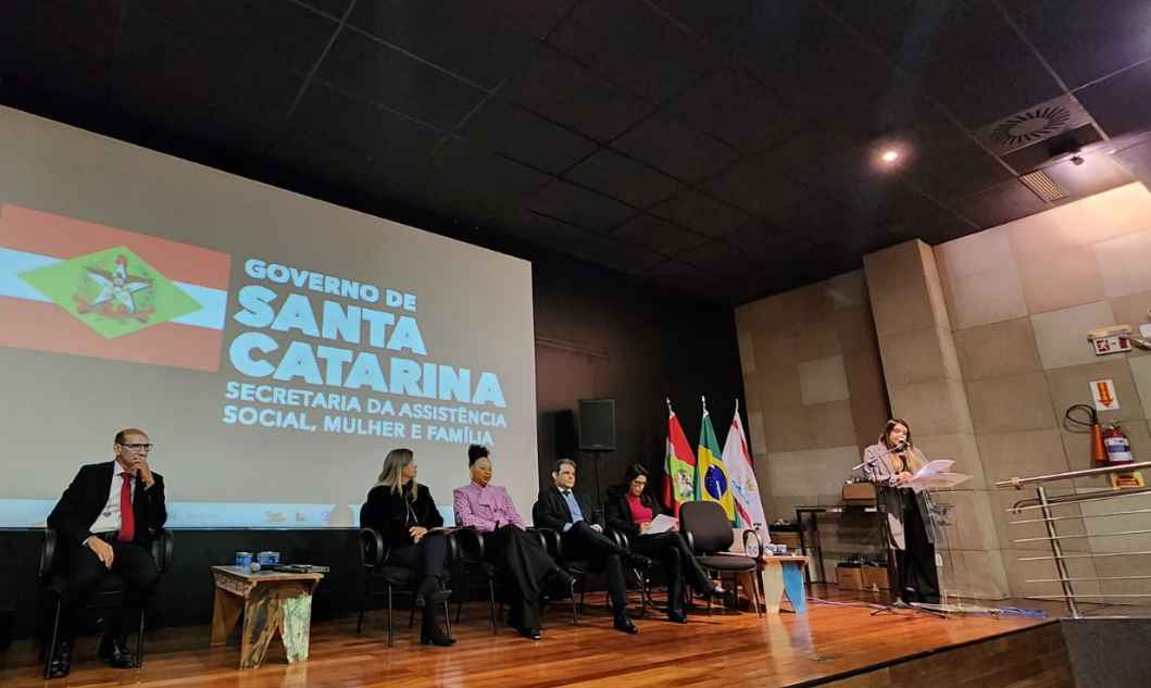 Experiência de Minas na proteção de crianças e adolescentes é destaque em Santa Catarina